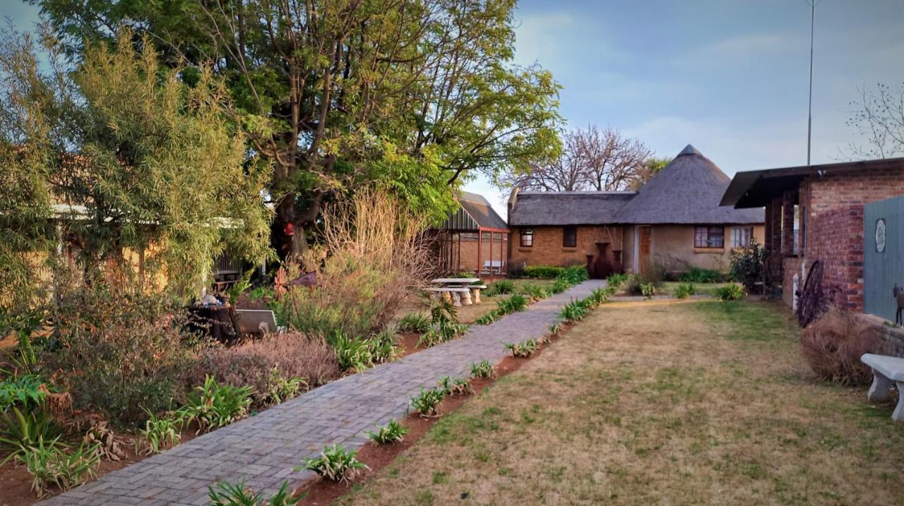 Backpackers Connection @ Jnb Airport Hostel Бенони Екстериор снимка