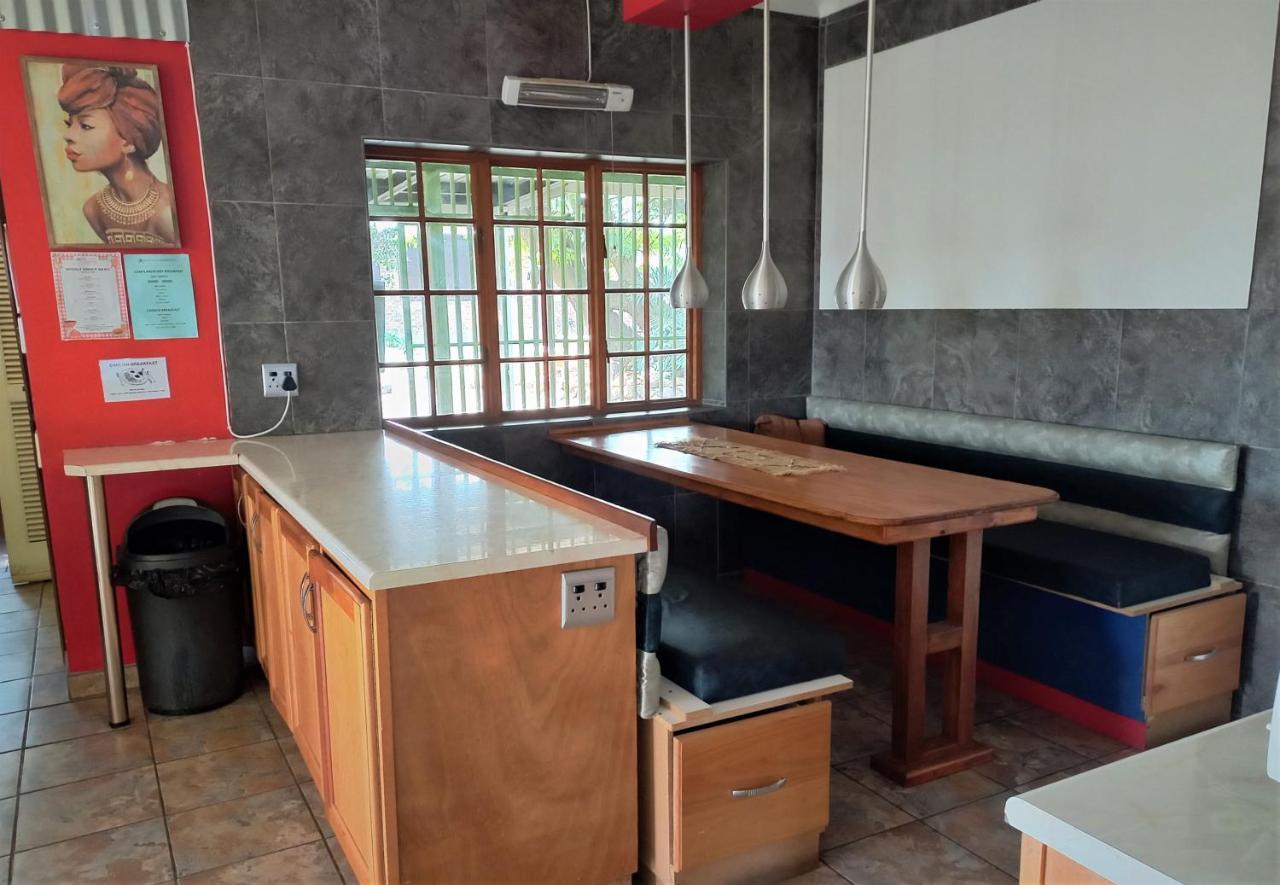 Backpackers Connection @ Jnb Airport Hostel Бенони Екстериор снимка