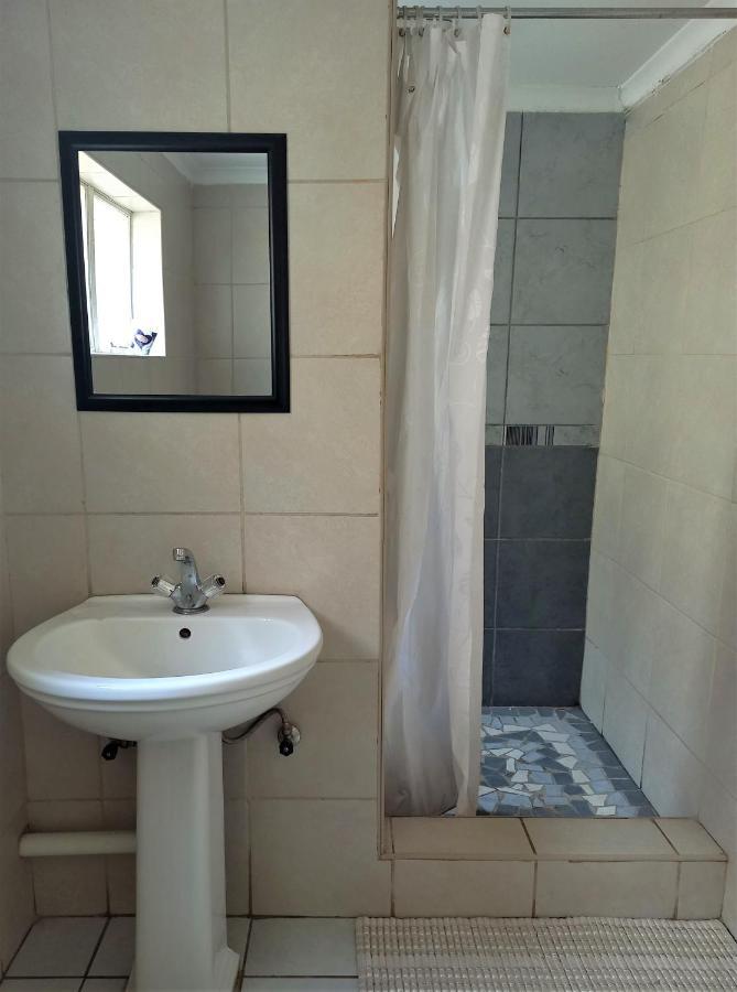 Backpackers Connection @ Jnb Airport Hostel Бенони Екстериор снимка