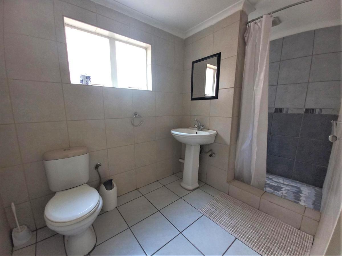 Backpackers Connection @ Jnb Airport Hostel Бенони Екстериор снимка