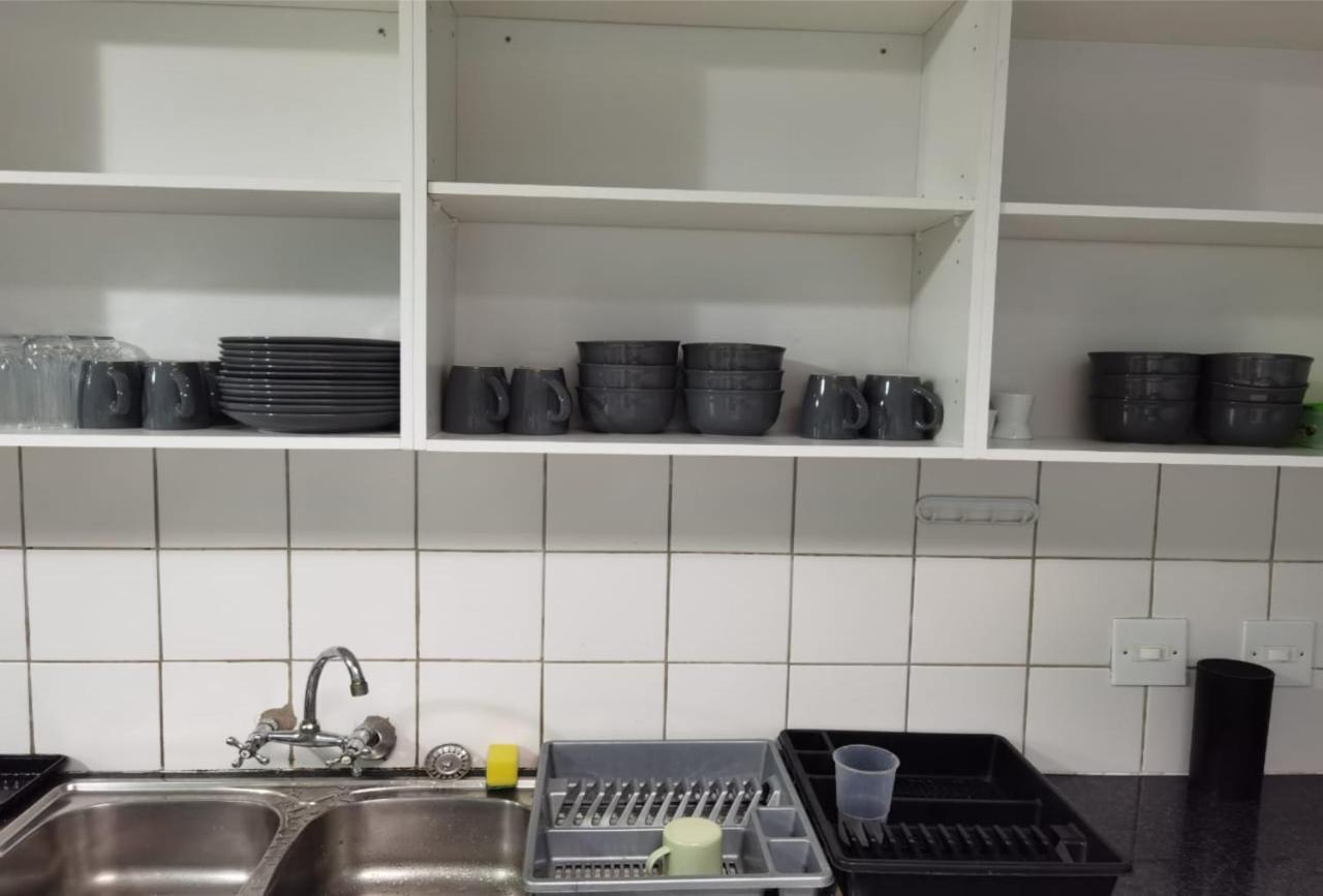Backpackers Connection @ Jnb Airport Hostel Бенони Екстериор снимка
