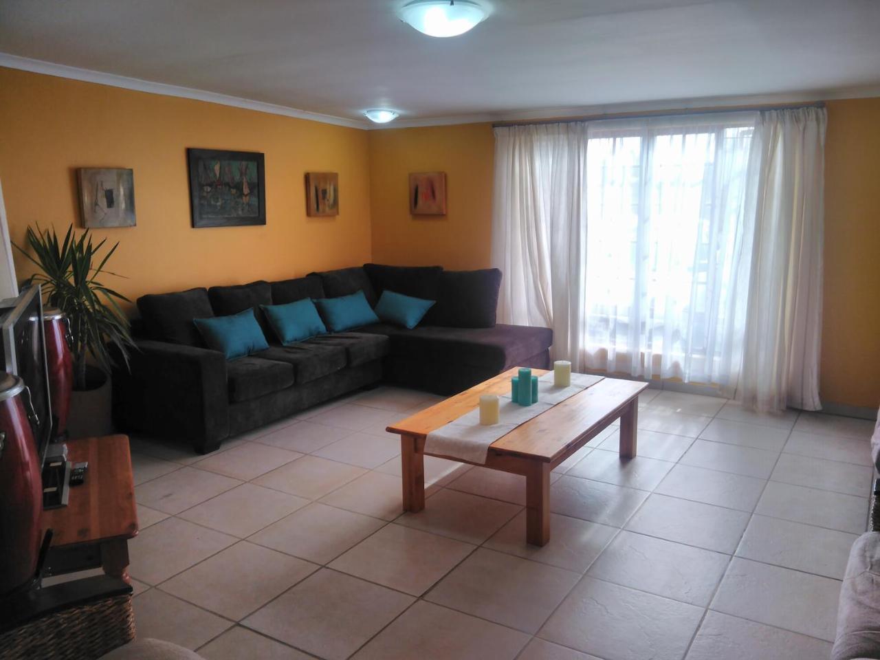 Backpackers Connection @ Jnb Airport Hostel Бенони Екстериор снимка