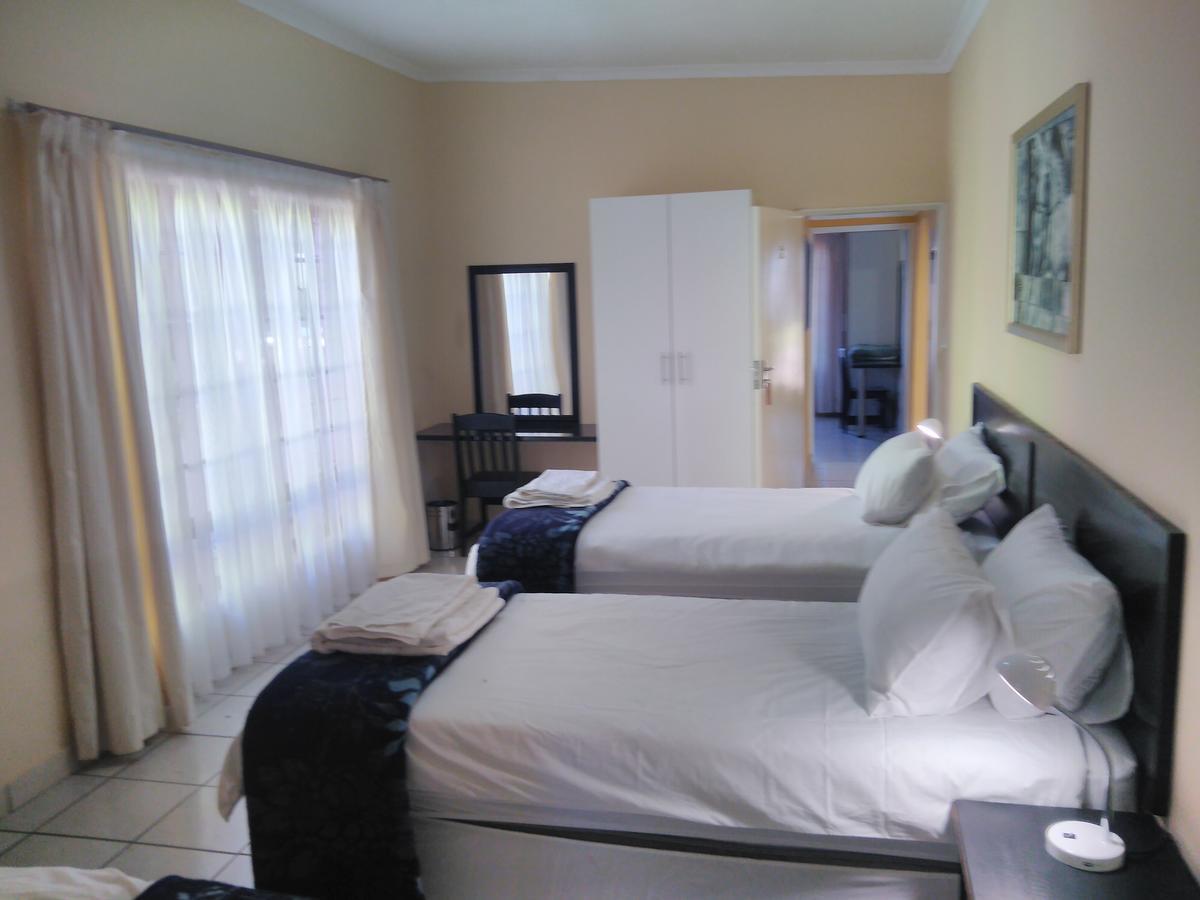 Backpackers Connection @ Jnb Airport Hostel Бенони Екстериор снимка