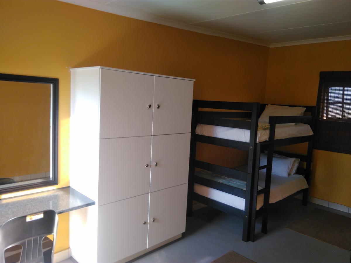 Backpackers Connection @ Jnb Airport Hostel Бенони Екстериор снимка